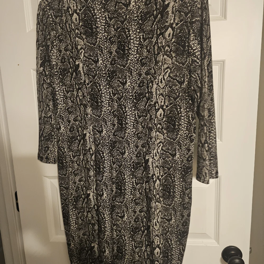 Miss Tina Black and Gray Midi Dress - Picture 4 of 4